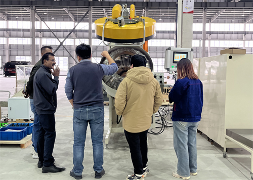 印度橡膠減震客戶到訪安捷倫 驗(yàn)收滾噴機(jī)R90